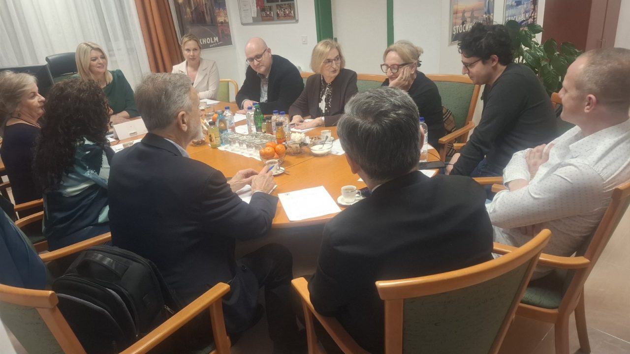 0-02-05-2fbdce387858e8361f5e2b9ade261541b28d383359a3ada8451b94ecf990f7b6_479fe2283683c5e7