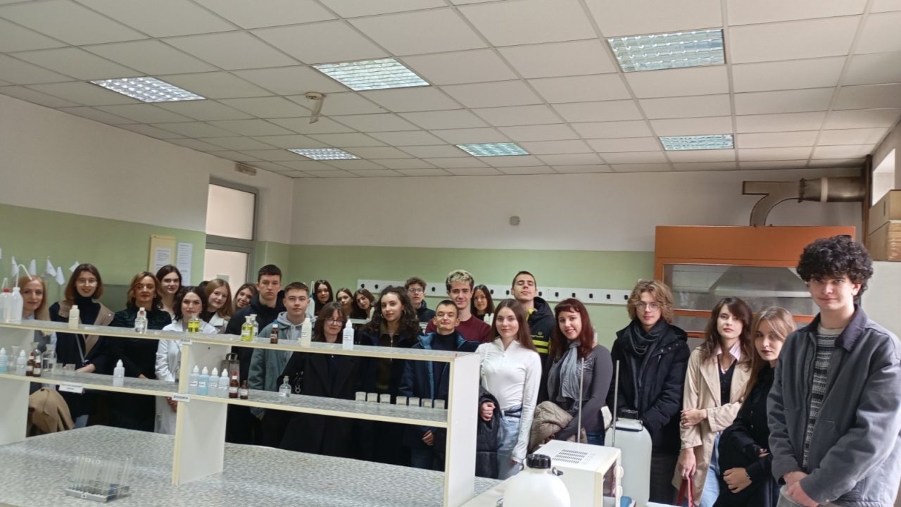 IMG-30da80f3f20999e1fe49729836164ca9-V